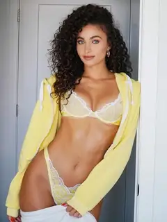 Nina escort in Dubai